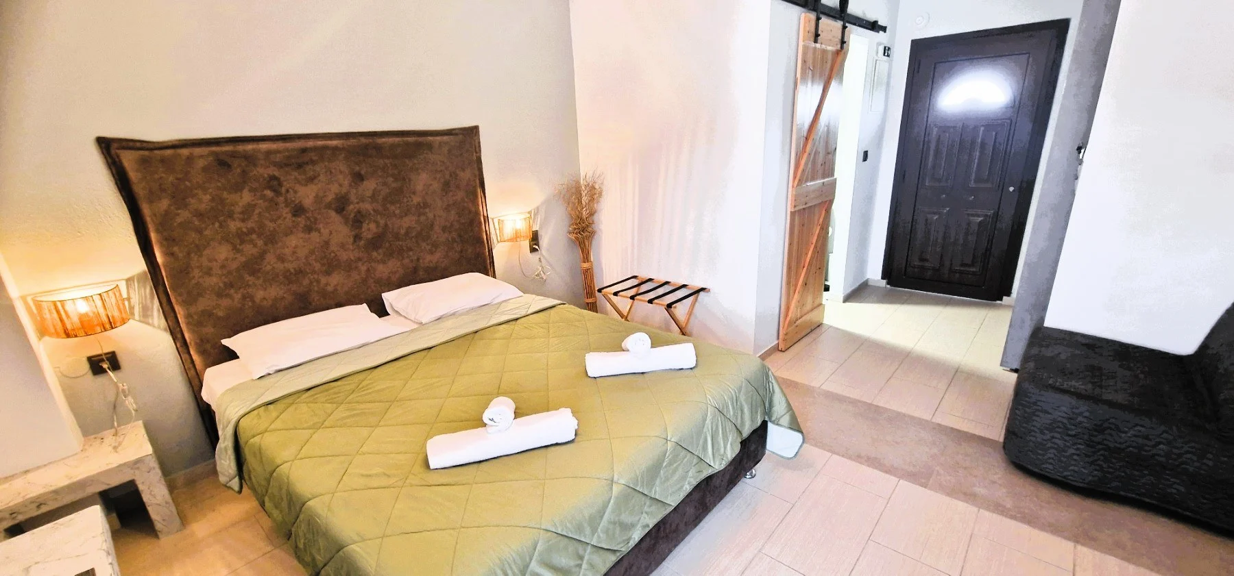 Double bed & entrance