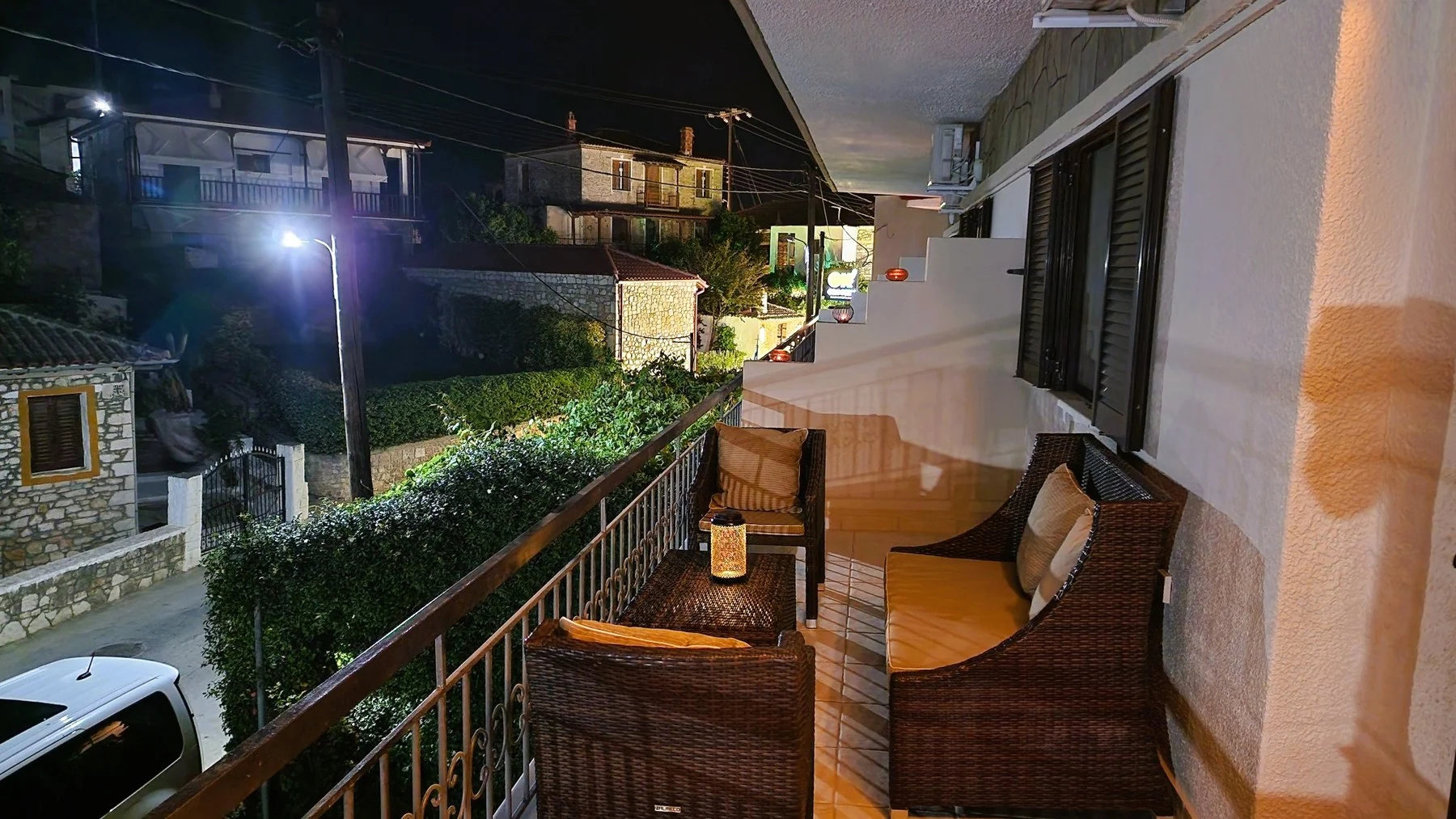 Varkes balcony at night