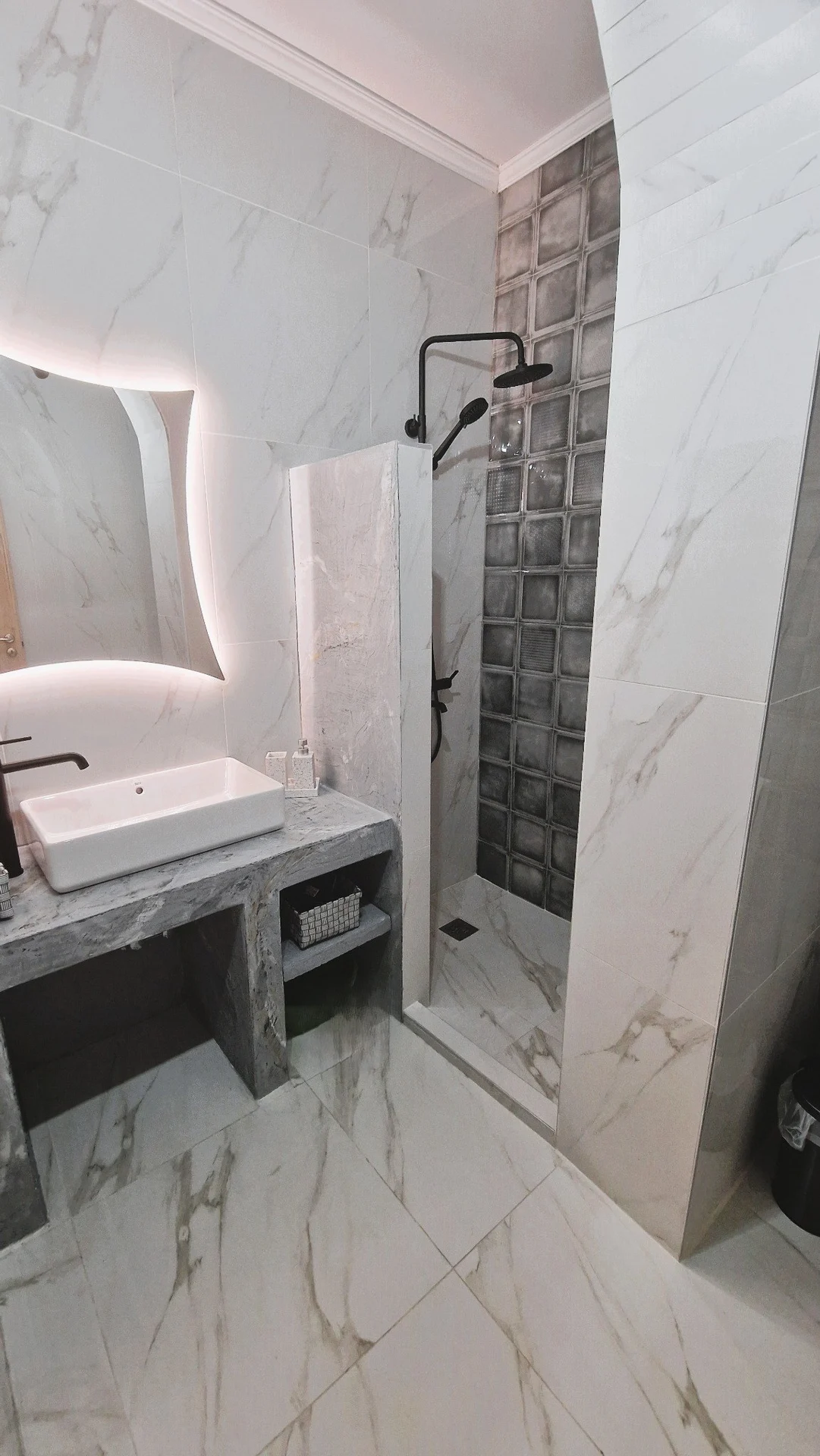 Varkes bathroom